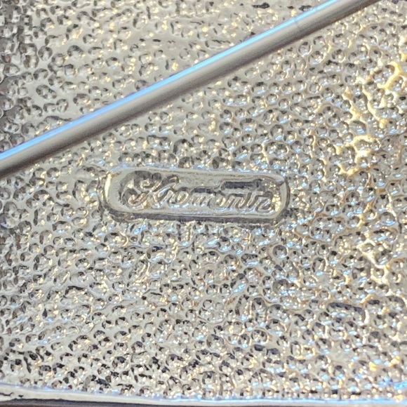 Krementz crystal enamel flowing American flag pin - Picture 3 of 5